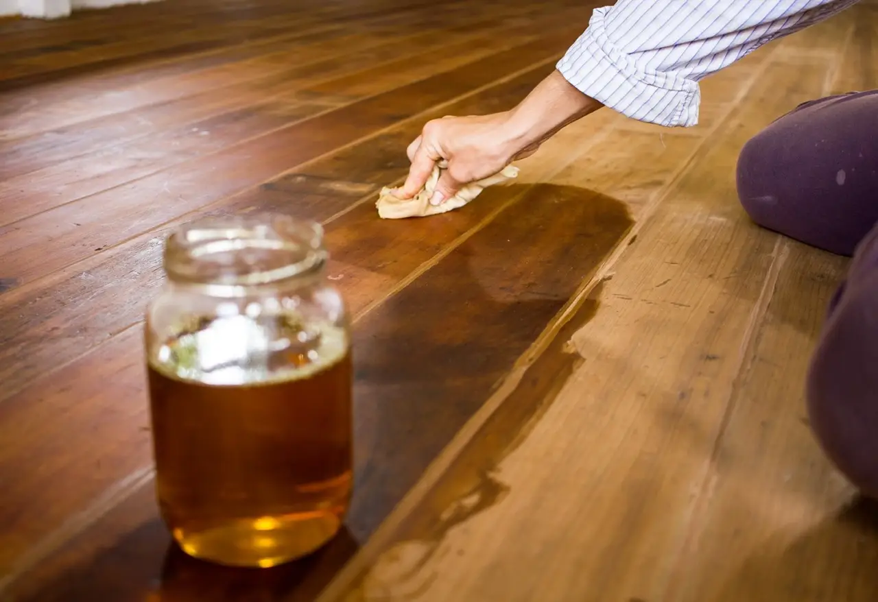 Olio per legno: cos’è, a cosa serve e quale scegliere