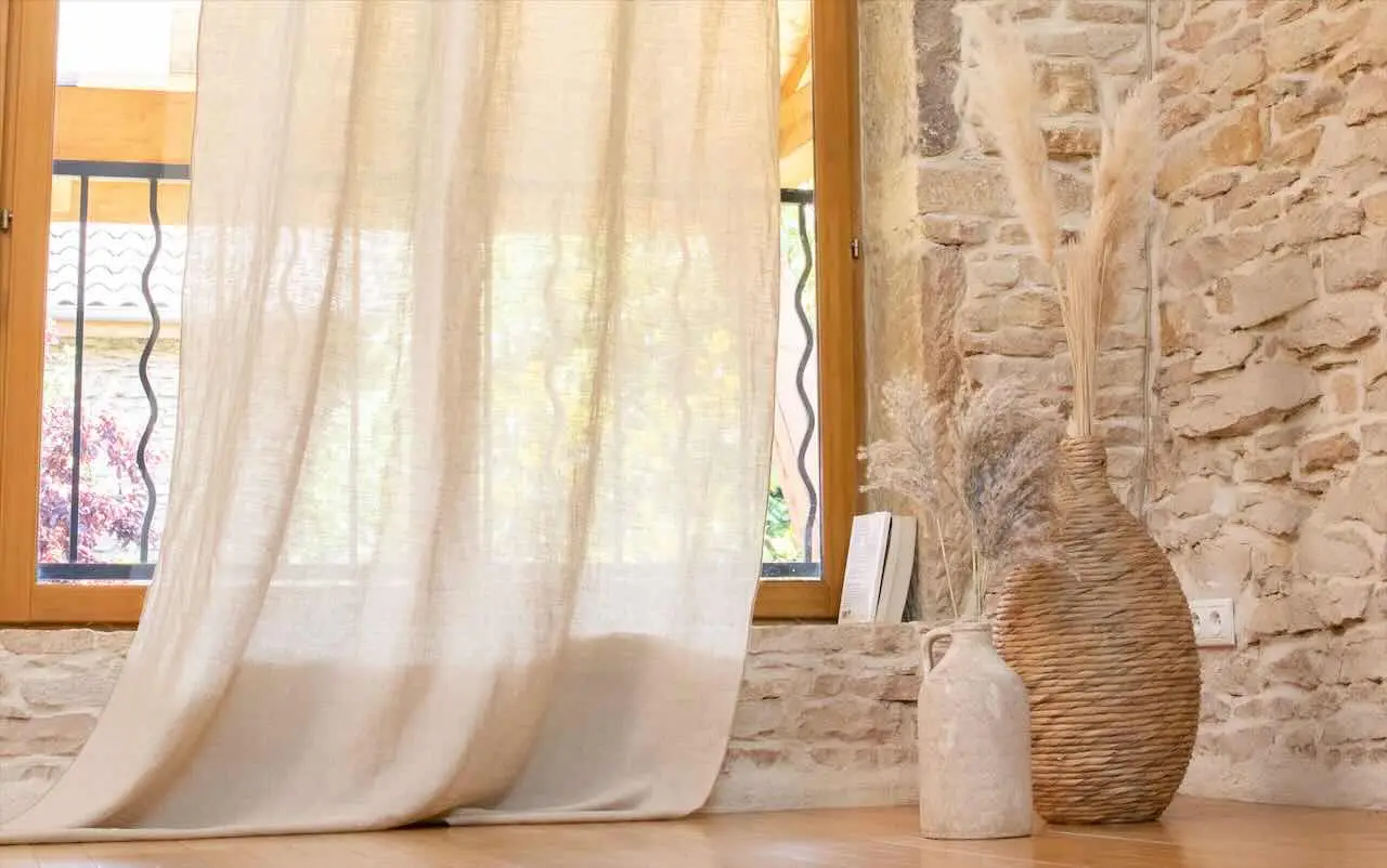 Come far durare le tende come nuove? Ecco il segreto che funziona