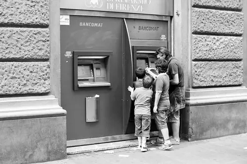 Non aprire questo conto corrente: ecco quali caratteristiche deve avere