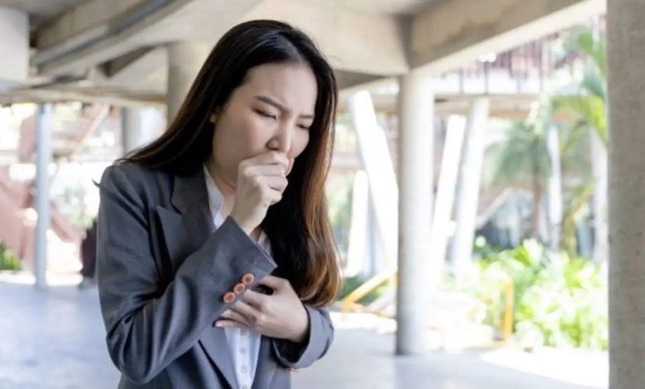 Non è solo una tosse fastidiosa: ecco cos’è davvero la bronchite e quando allarmarsi