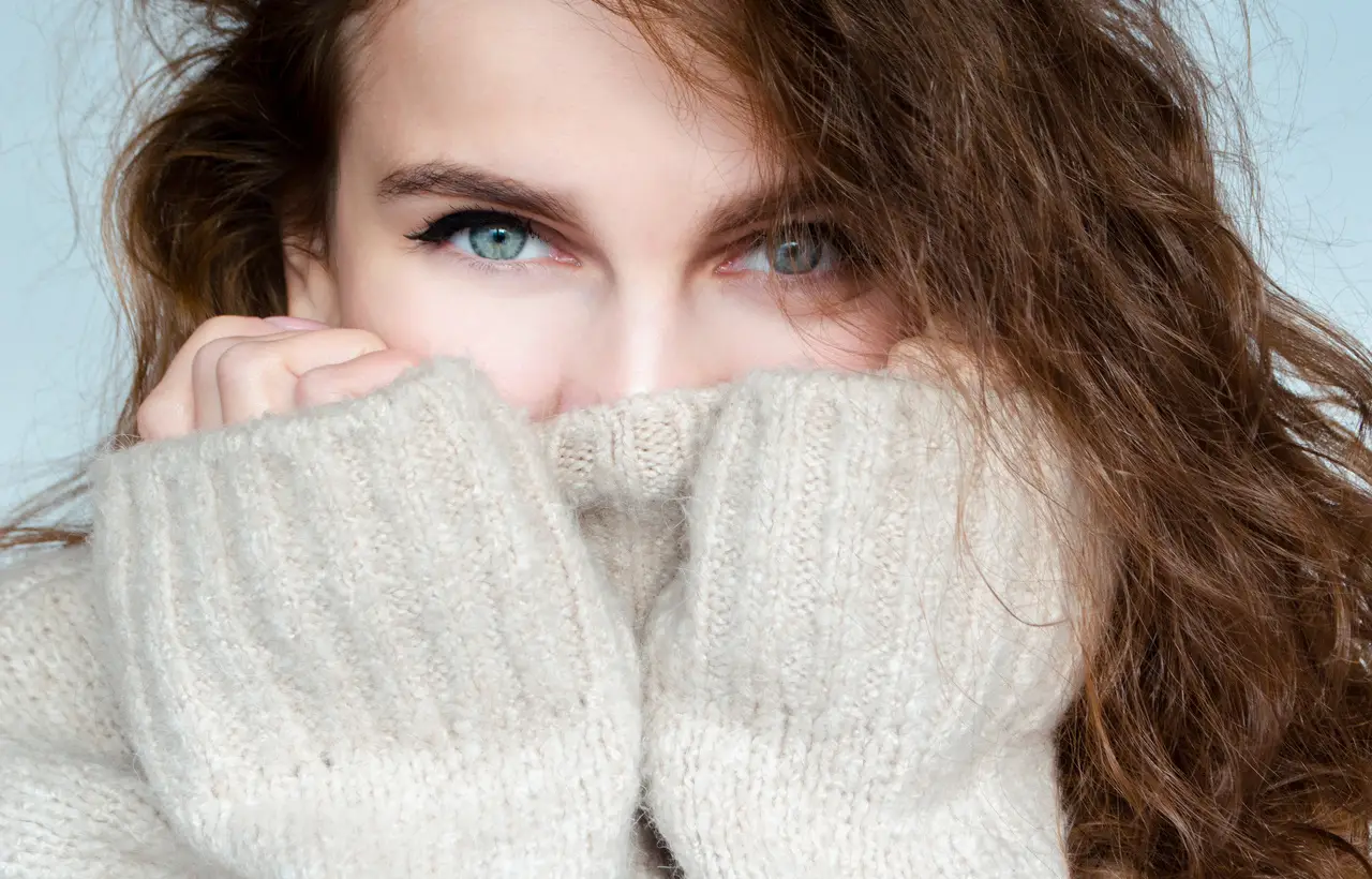 Come preparare la pelle al freddo invernale? L’abitudine serale che la protegge e la idrata