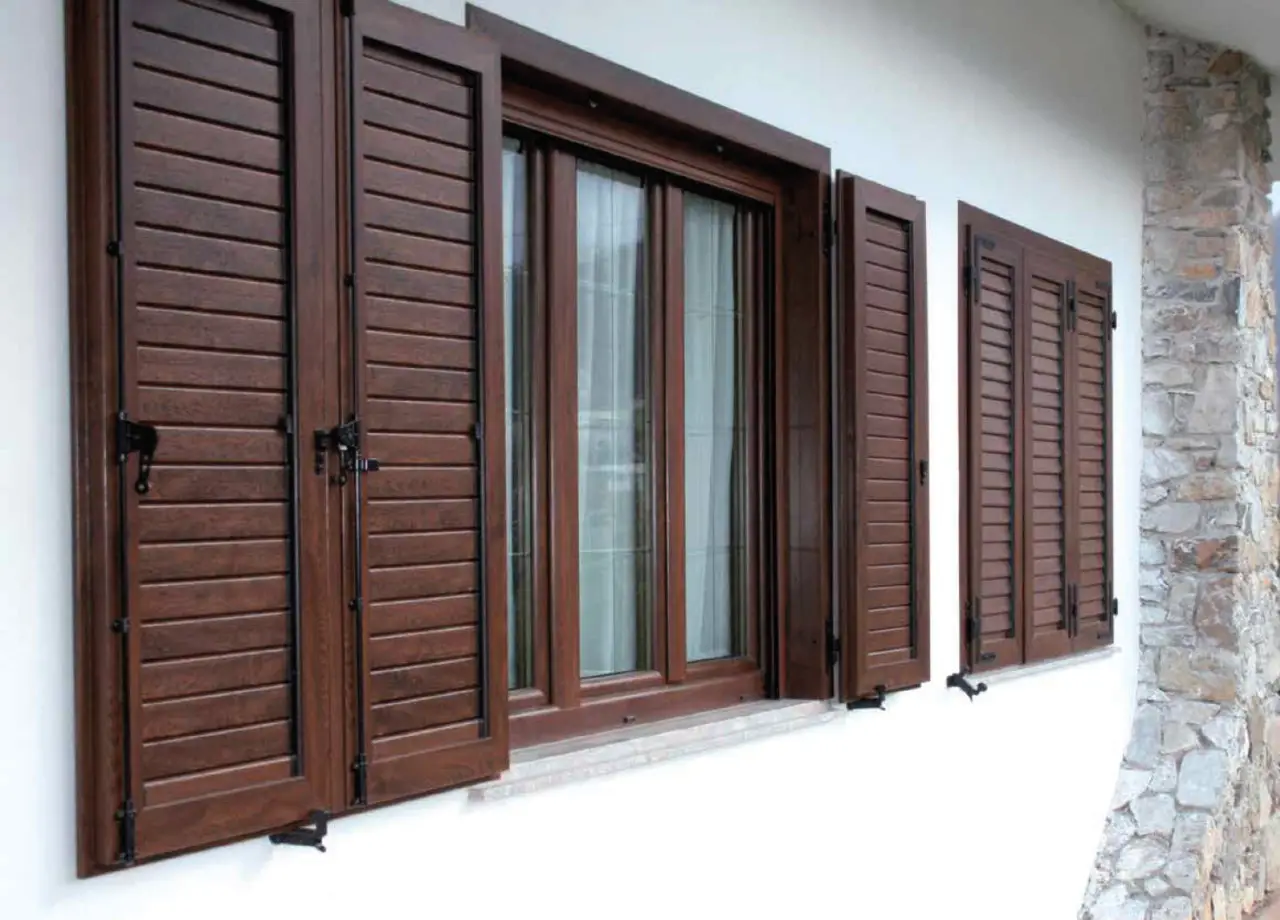 Nuova agevolazione per chi cambia infissi quanto puoi risparmiare subito nel 2025