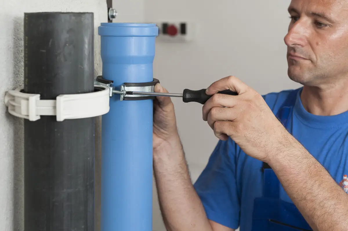 Tariffe idraulico aggiornate: ecco quanto costa davvero un’ora di lavoro onesto